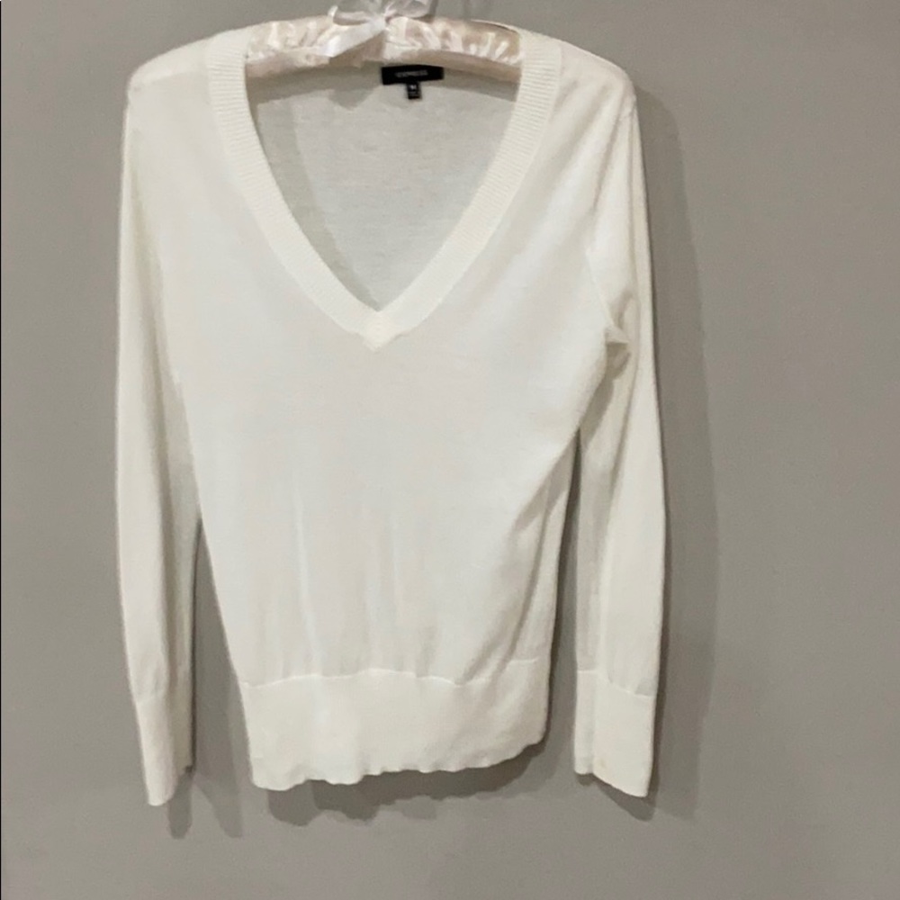 White v-neck sweater